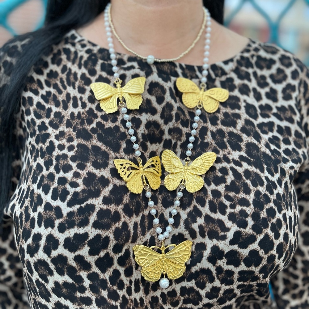 Butterfly lariat necklace Butterfly pendant Pearl chain for women / butterflies